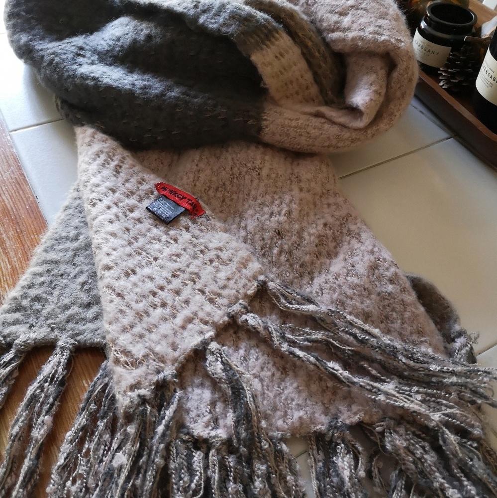 Long scarf